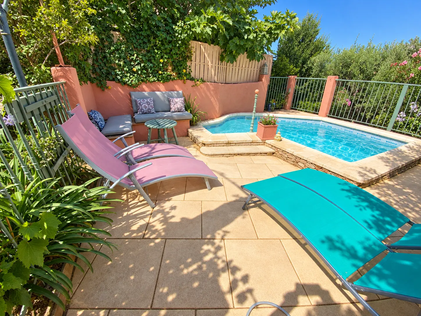 La terrasse de la piscine